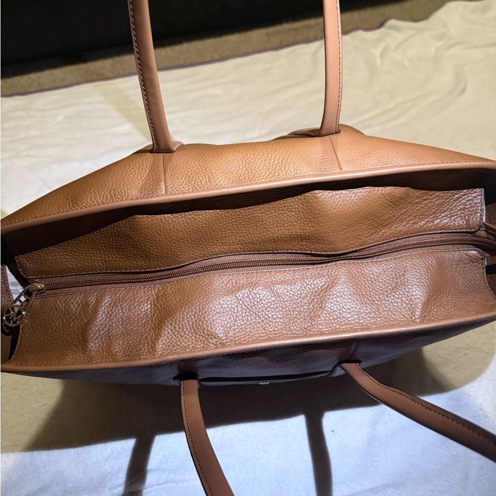 Michael Kors Tan Leather Shoulder Bag - Picture 4 of 5